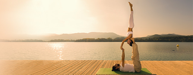 axicorp EU Betaeubungsmittel Yoga Mann und Frau